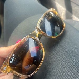 Raybans Like new , I just don’t wear them